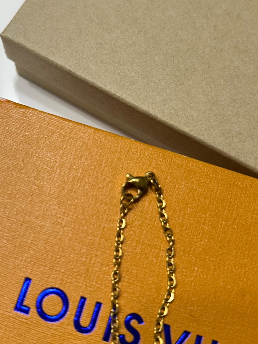 Lv charm necklace set - Picture 11 of 11